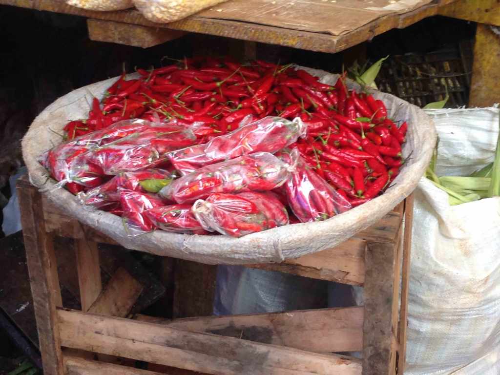 coloridos-ajies-en-Mercado-4