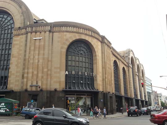 EL Shopping Abasto ocupa el lugar que entonces ocupaba el mercado homónimo